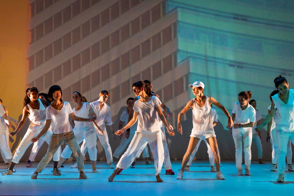 BAC dancers performing Exklusiv für Alle at Theater Basel in 2019